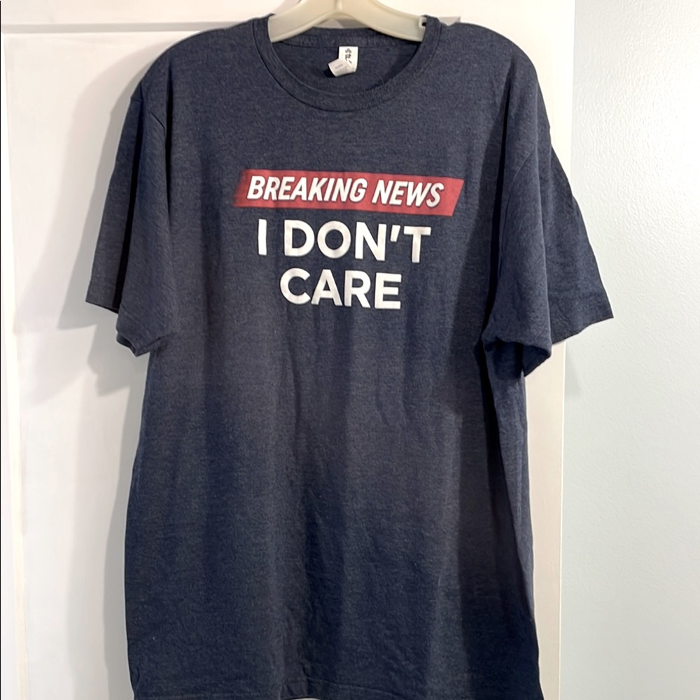 “Breaking News I Don’t Care” Navy Blue Graphic Tee Size XL Soft Poly/Cotton SS